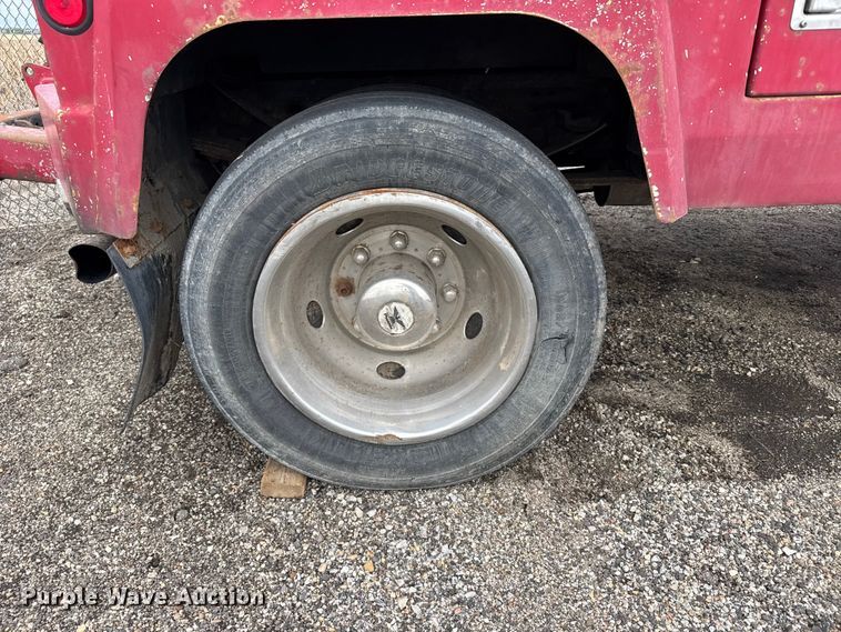 image for item FB7282 2000 Ford F450 Super Duty XL tow truck