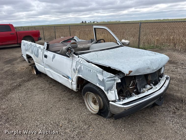 image for item FB7294 1995 GMC Sierra 1500 pickup truck