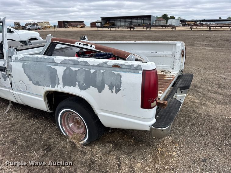image for item FB7294 1995 GMC Sierra 1500 pickup truck