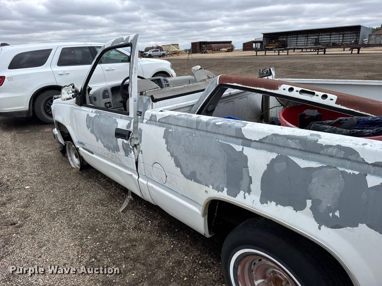 image for item FB7294 1995 GMC Sierra 1500 pickup truck