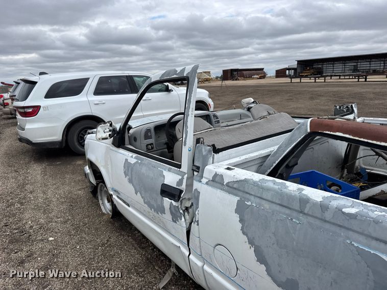 image for item FB7294 1995 GMC Sierra 1500 pickup truck