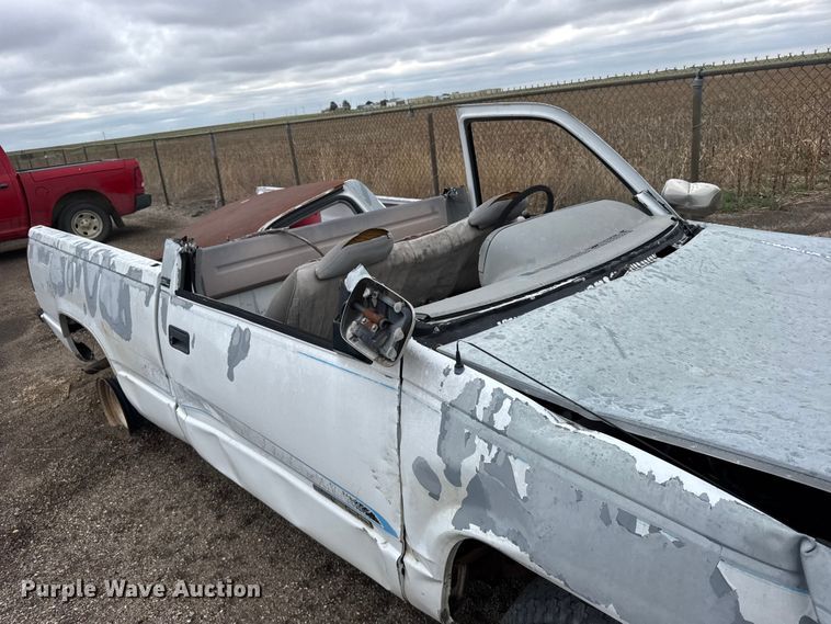 image for item FB7294 1995 GMC Sierra 1500 pickup truck