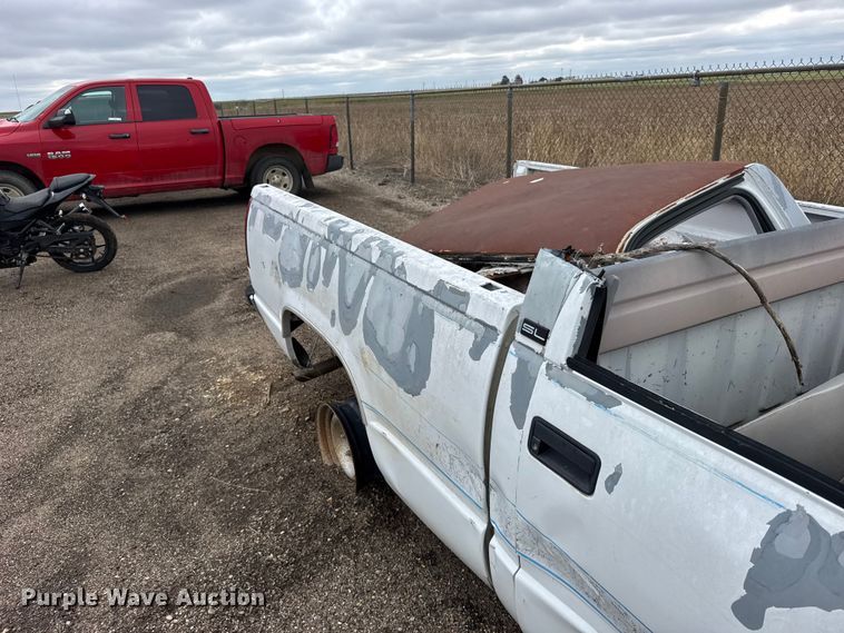 image for item FB7294 1995 GMC Sierra 1500 pickup truck