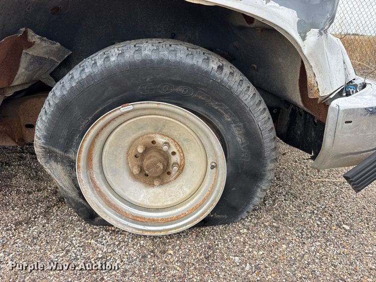 image for item FB7294 1995 GMC Sierra 1500 pickup truck