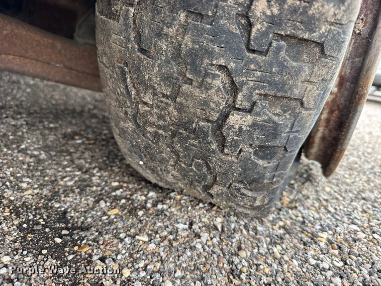 image for item FB7294 1995 GMC Sierra 1500 pickup truck