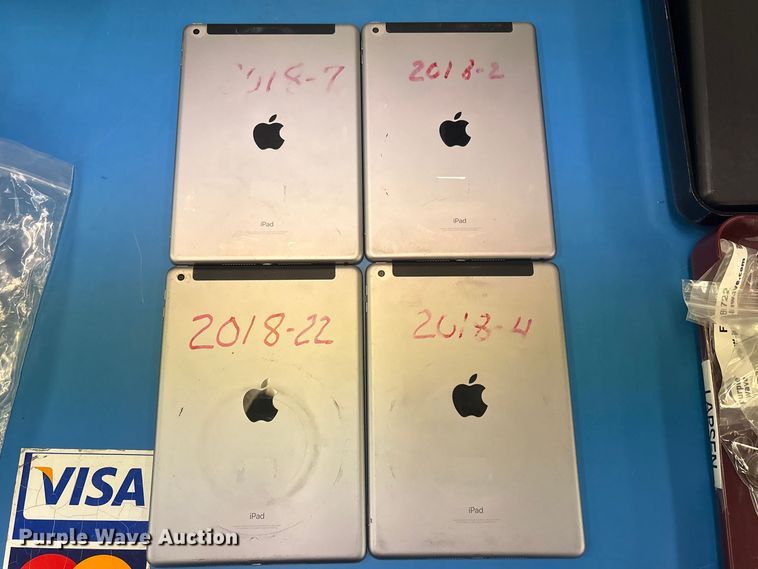 image for item FB8738 (4) Apple A1823 iPads