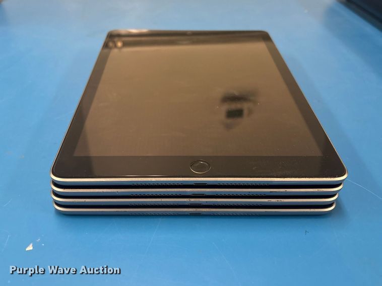 image for item FB8738 (4) Apple A1823 iPads