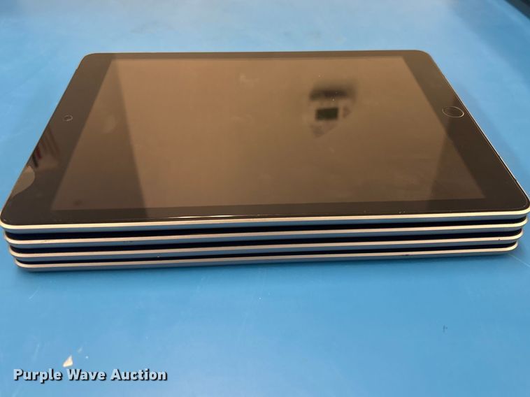 image for item FB8738 (4) Apple A1823 iPads