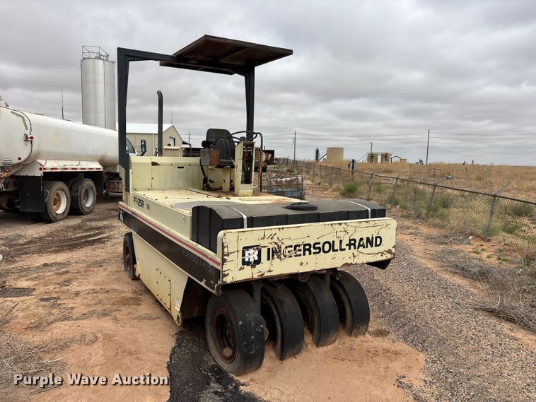 image for item FC2226 1996 Ingersoll Rand PT125R pneumatic roller
