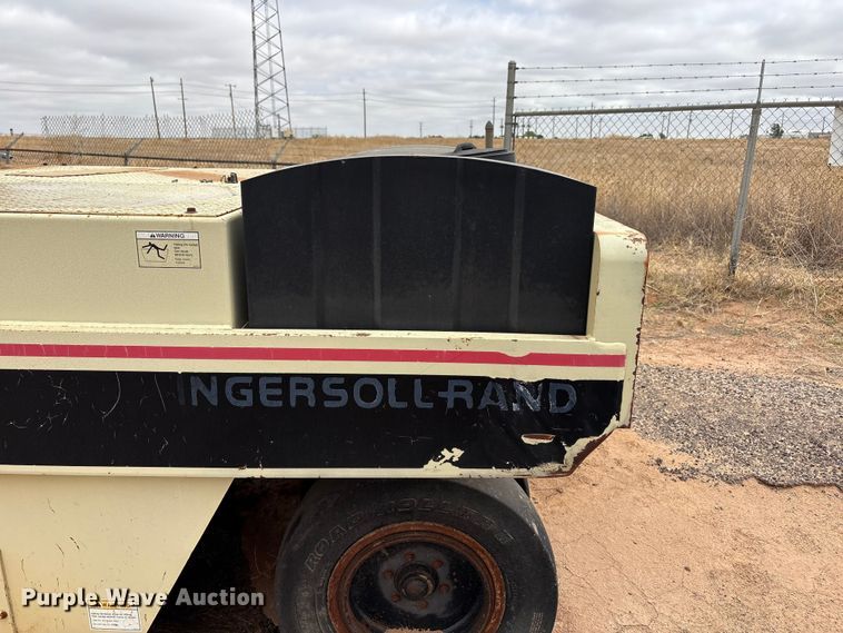 image for item FC2226 1996 Ingersoll Rand PT125R pneumatic roller