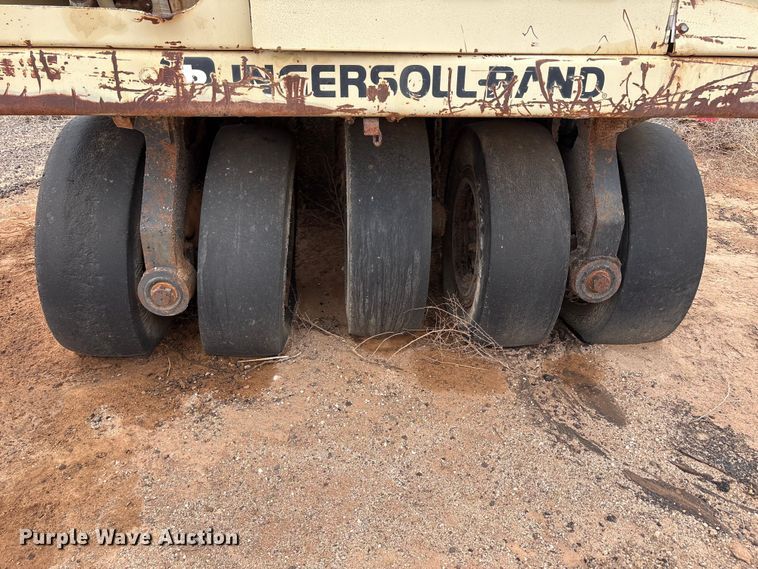 image for item FC2226 1996 Ingersoll Rand PT125R pneumatic roller