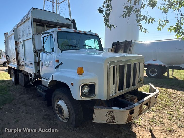 image for item FC2234 1998 International 2654 refuse truck