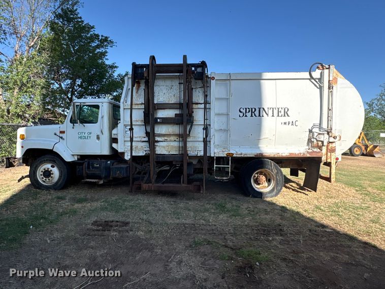 image for item FC2234 1998 International 2654 refuse truck