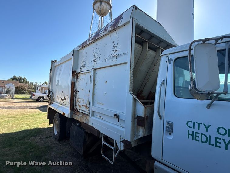 image for item FC2234 1998 International 2654 refuse truck