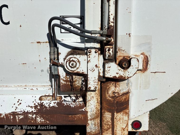 image for item FC2234 1998 International 2654 refuse truck