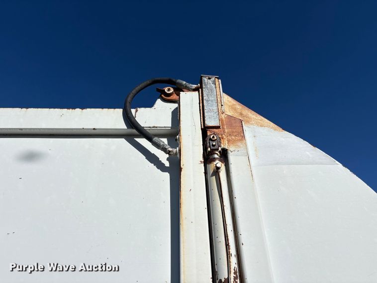 image for item FC2234 1998 International 2654 refuse truck