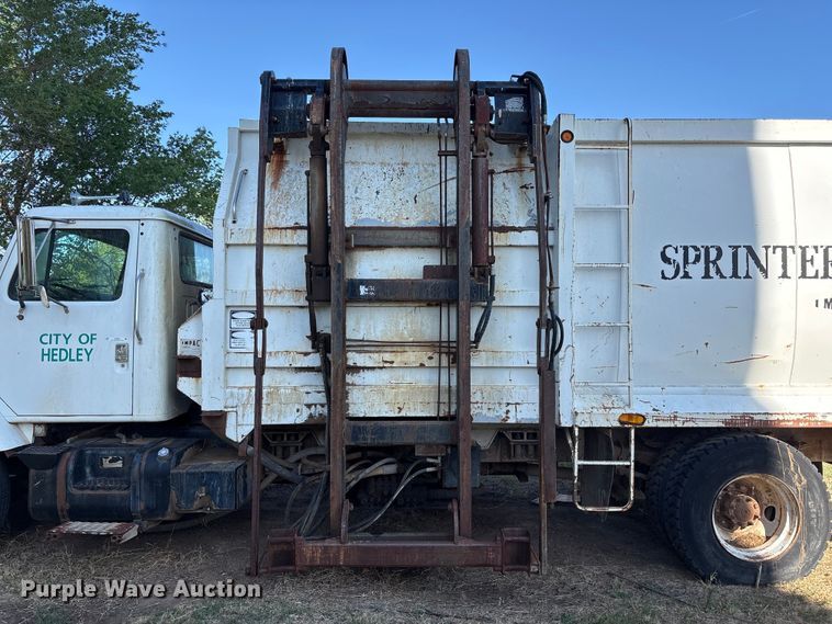 image for item FC2234 1998 International 2654 refuse truck