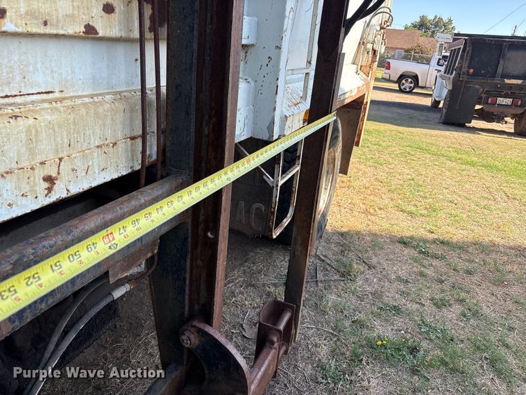 image for item FC2234 1998 International 2654 refuse truck