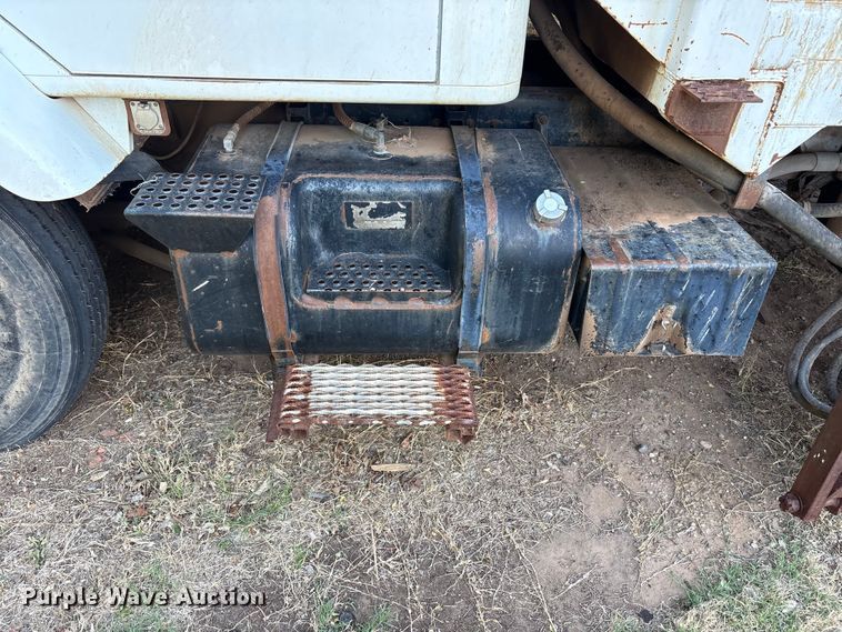 image for item FC2234 1998 International 2654 refuse truck