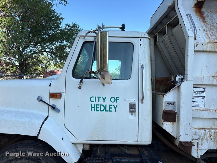 image for item FC2234 1998 International 2654 refuse truck