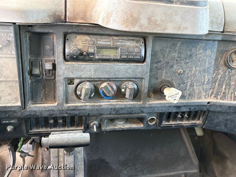 image for item FC2234 1998 International 2654 refuse truck