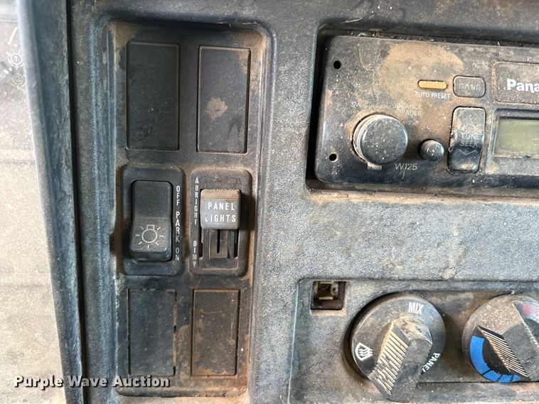 image for item FC2234 1998 International 2654 refuse truck
