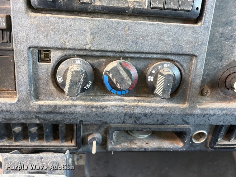 image for item FC2234 1998 International 2654 refuse truck