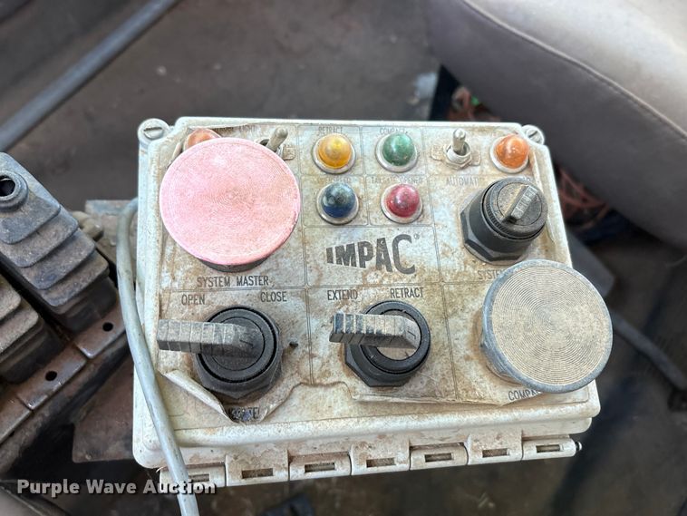 image for item FC2234 1998 International 2654 refuse truck