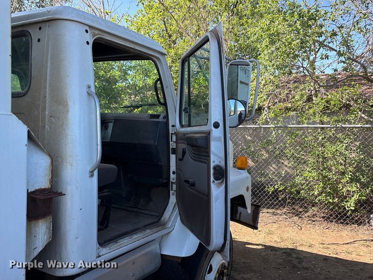 image for item FC2234 1998 International 2654 refuse truck
