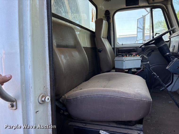 image for item FC2234 1998 International 2654 refuse truck