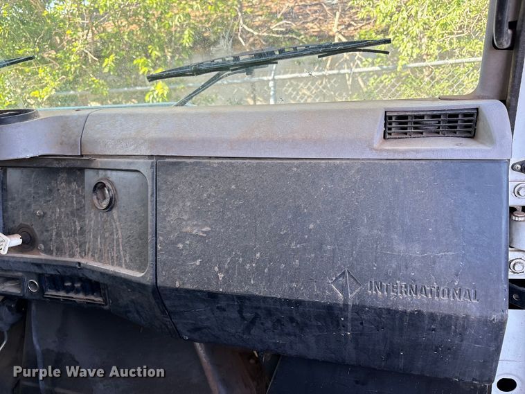 image for item FC2234 1998 International 2654 refuse truck