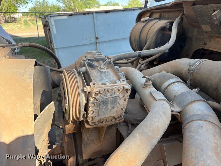 image for item FC2234 1998 International 2654 refuse truck