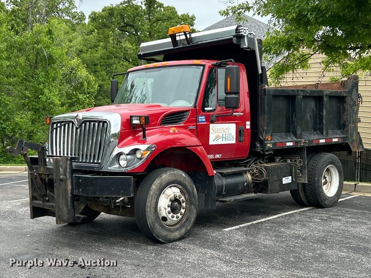 Photo of a 2009 International 7400 SFA