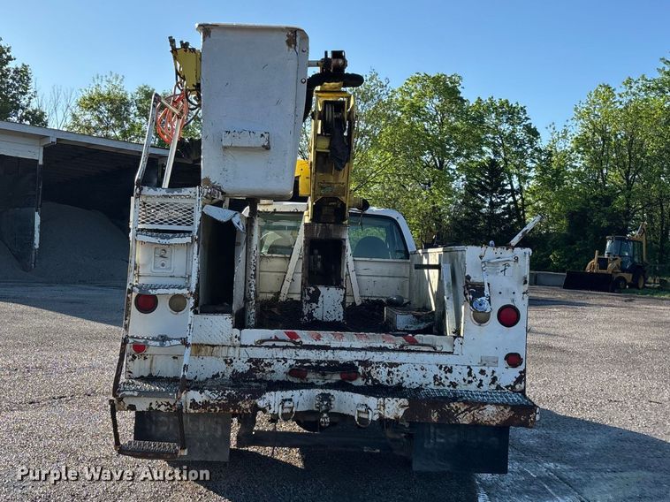 image for item FG0257 1999 Ford F450 Super Duty bucket truck