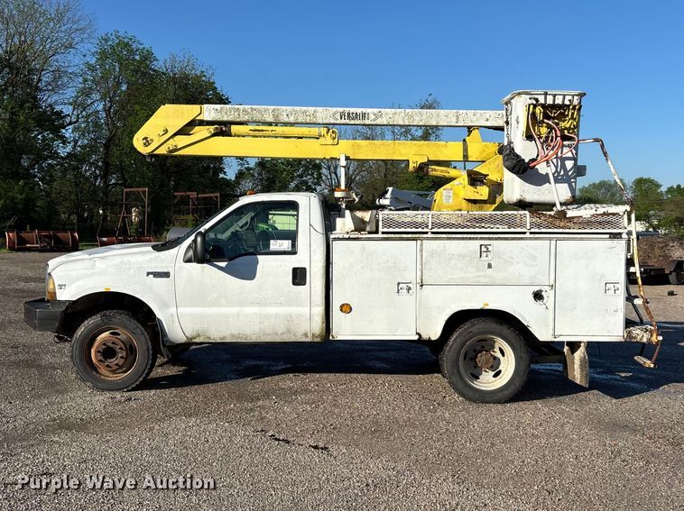 image for item FG0257 1999 Ford F450 Super Duty bucket truck