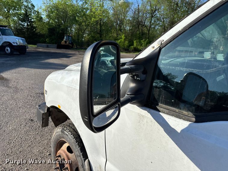 image for item FG0257 1999 Ford F450 Super Duty bucket truck