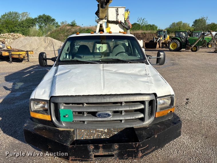 image for item FG0257 1999 Ford F450 Super Duty bucket truck