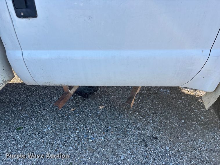 image for item FG0257 1999 Ford F450 Super Duty bucket truck