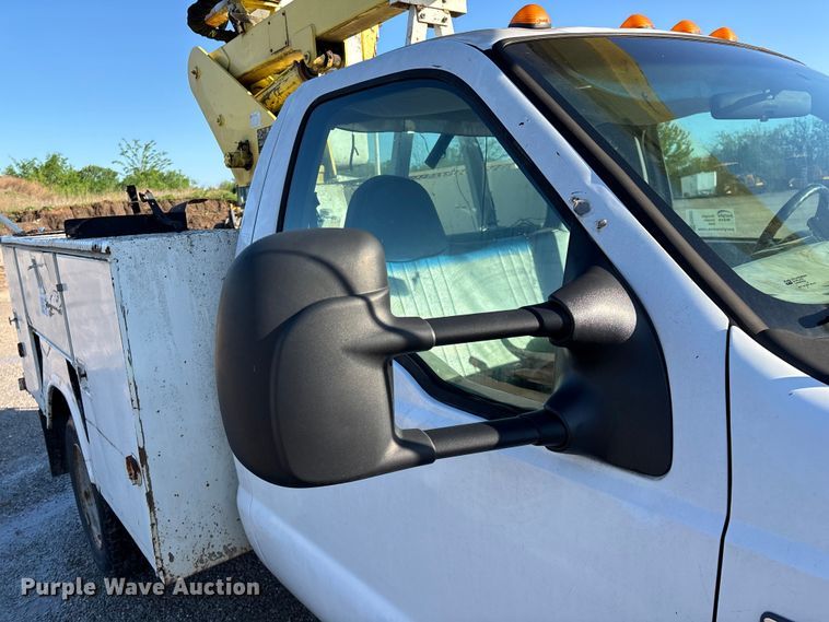 image for item FG0257 1999 Ford F450 Super Duty bucket truck