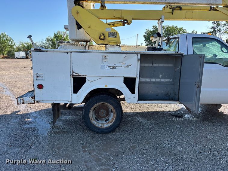 image for item FG0257 1999 Ford F450 Super Duty bucket truck