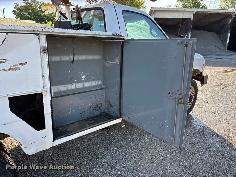 image for item FG0257 1999 Ford F450 Super Duty bucket truck