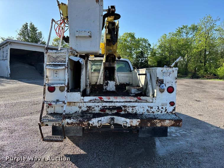 image for item FG0257 1999 Ford F450 Super Duty bucket truck