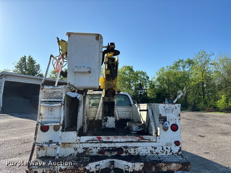image for item FG0257 1999 Ford F450 Super Duty bucket truck