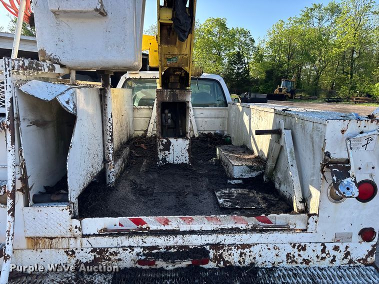 image for item FG0257 1999 Ford F450 Super Duty bucket truck