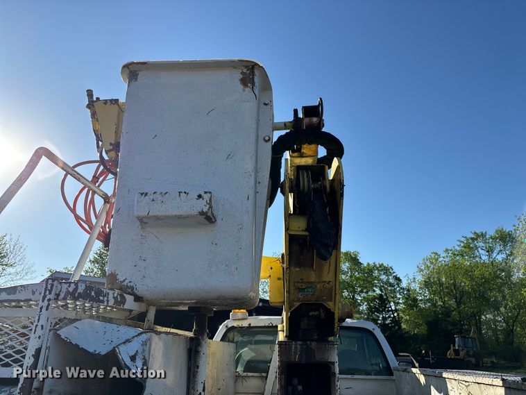 image for item FG0257 1999 Ford F450 Super Duty bucket truck