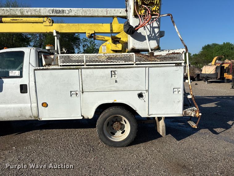 image for item FG0257 1999 Ford F450 Super Duty bucket truck