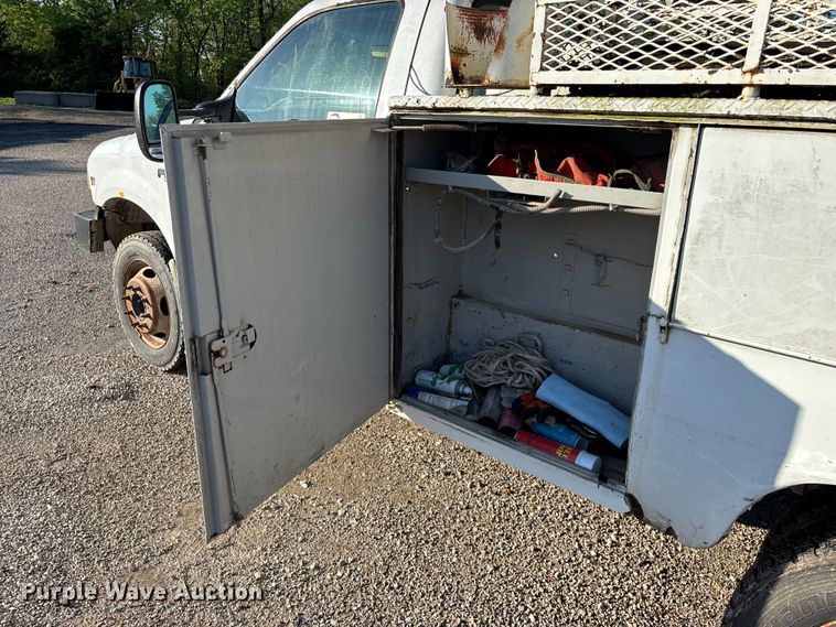 image for item FG0257 1999 Ford F450 Super Duty bucket truck