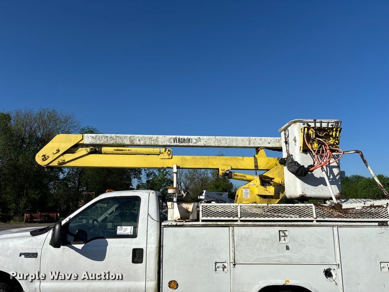 image for item FG0257 1999 Ford F450 Super Duty bucket truck