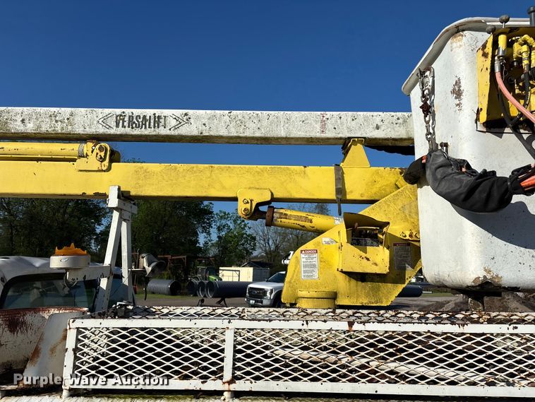 image for item FG0257 1999 Ford F450 Super Duty bucket truck