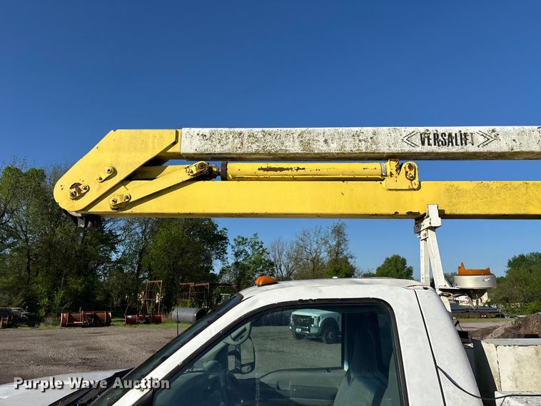 image for item FG0257 1999 Ford F450 Super Duty bucket truck